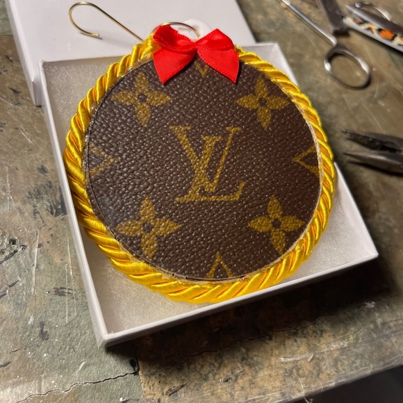 ❤️Make Me An Offer❤️Authentic LV Material - Picture 3 of 12